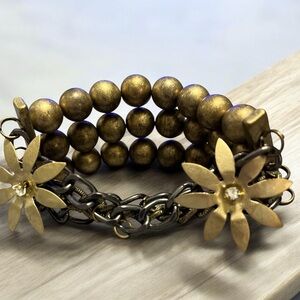 Beautiful Link Bracelet With Flowers